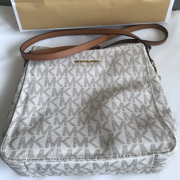 Michael Kors Handbags - MK CROSSBODY BAG